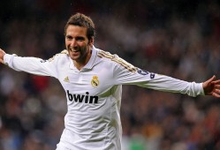 IM电竞app-莱万多夫斯基巅峰对决，哈兰德与60激战C9分钟，爆冷胜负难料！